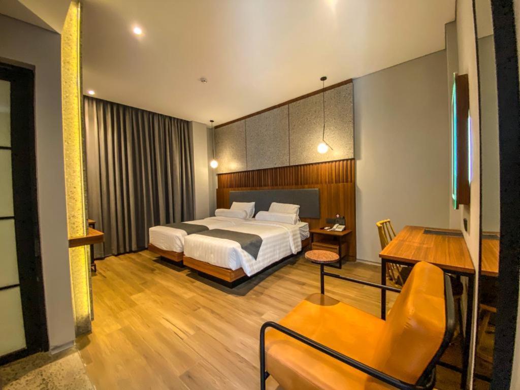 Nata Azana Hotel Solo Exteriör bild