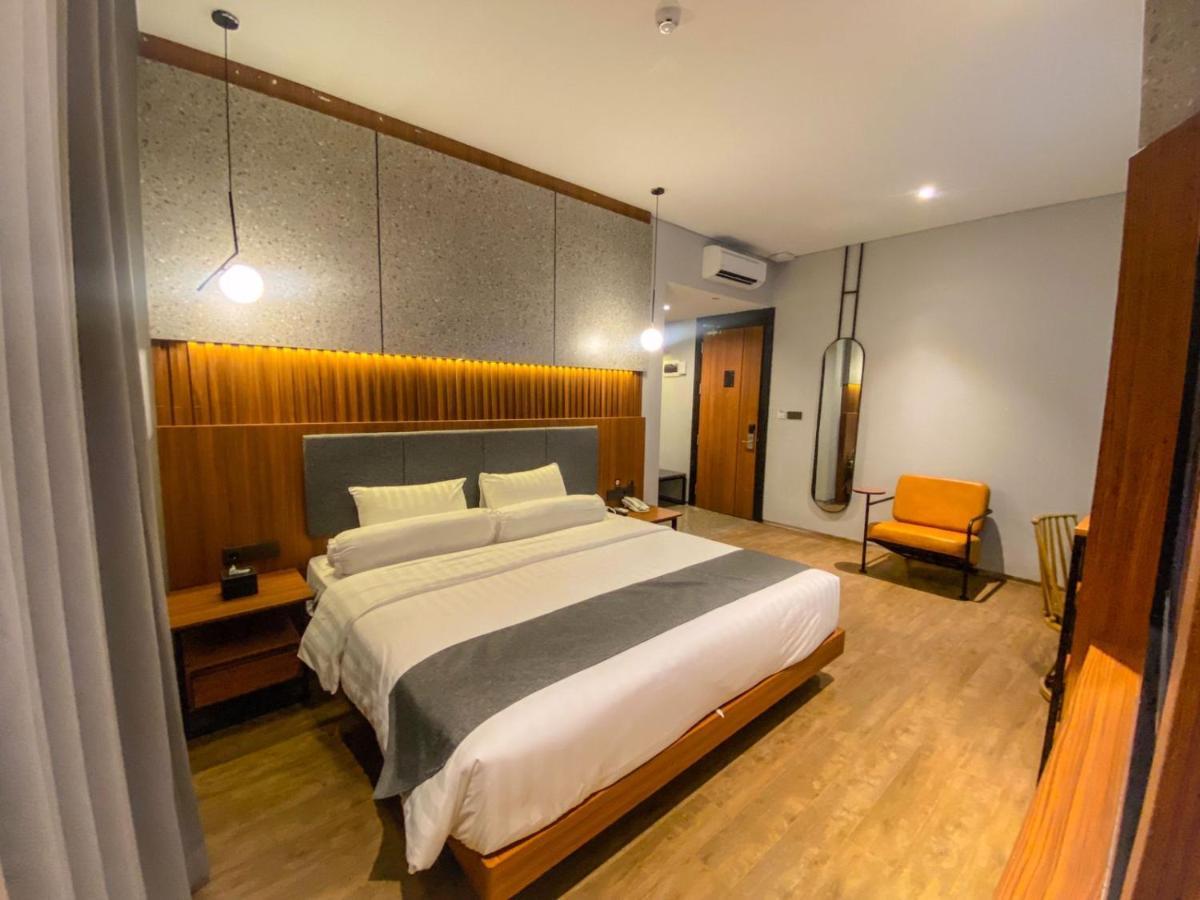 Nata Azana Hotel Solo Exteriör bild
