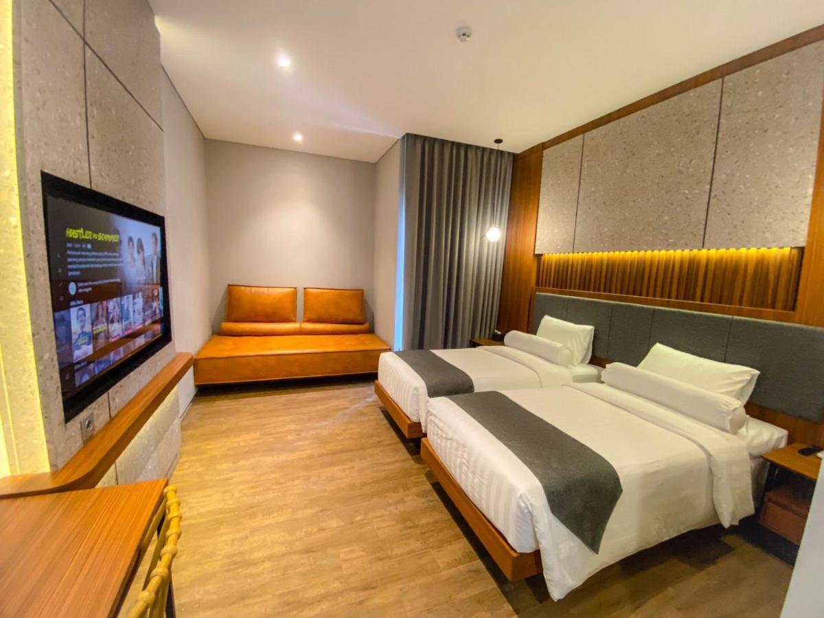 Nata Azana Hotel Solo Exteriör bild